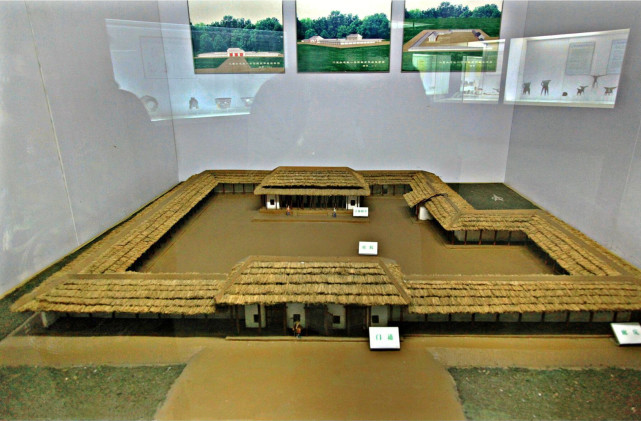 二里头遗址宫殿复原模型虽然人们对于虞朝的存在只是一个基本的艰设