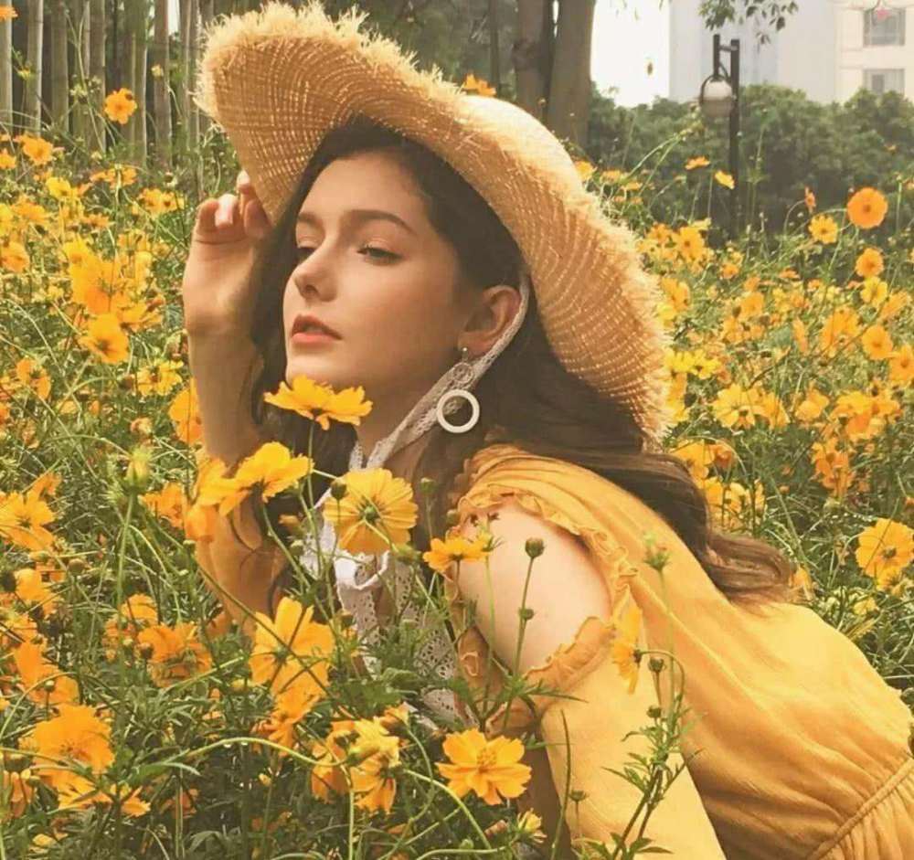 加拿大宛如精灵的模特,五官立体身材完美,就像画里走出来一样!