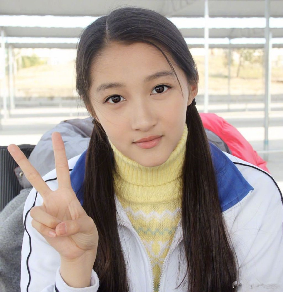 关晓彤不愧是"国民闺女",从小吃可爱长大,鹿晗不心动是假的