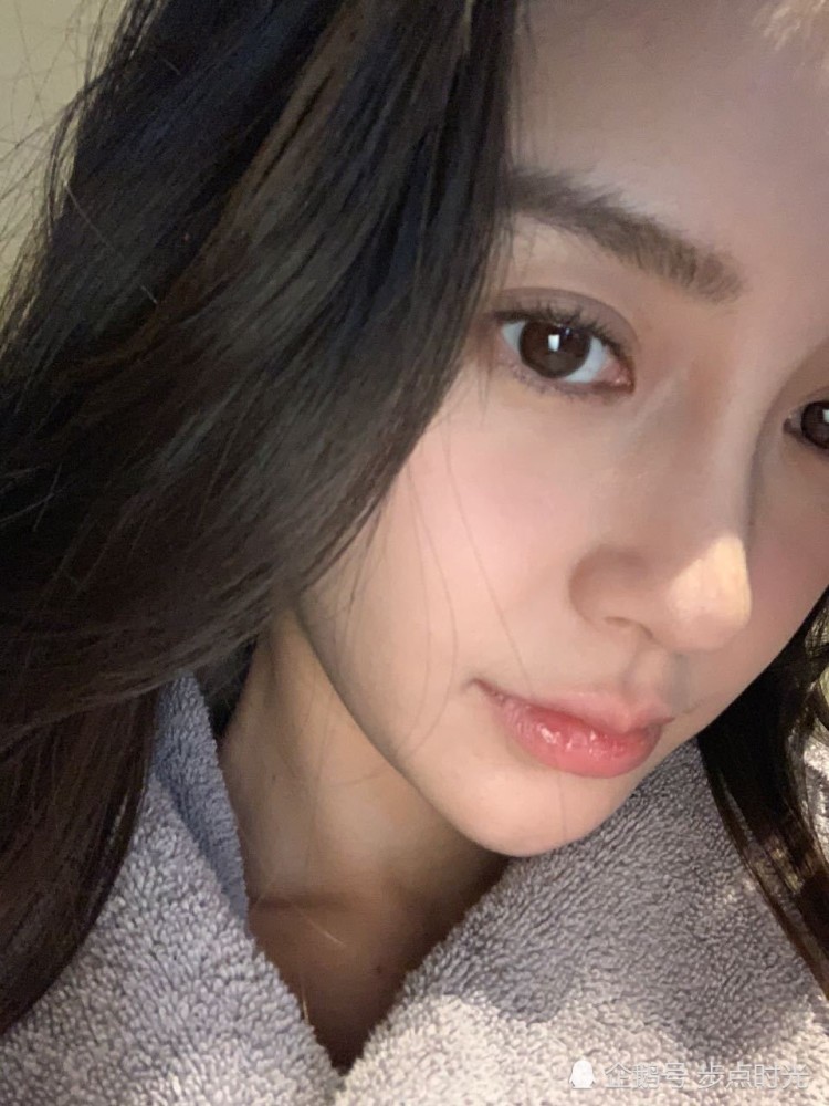 baby生日空降粉丝群新鲜自拍曝光,嘴巴变小颜值逆天