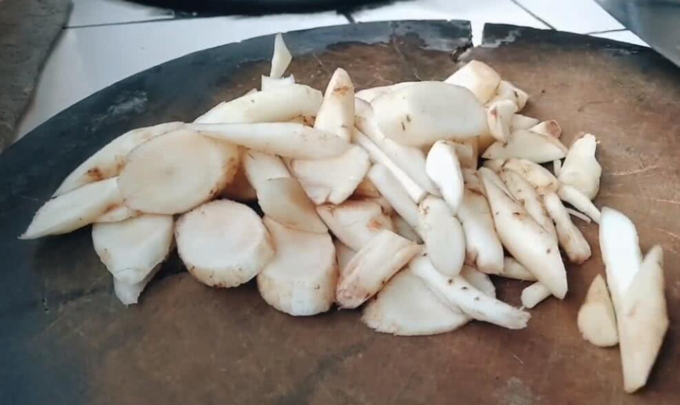 第二种:这就是马刺蓟,是菊科的一种多年生植物,它在我国有很广的分布