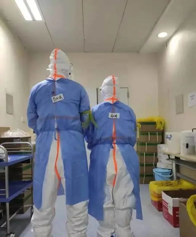 高元妹,你的防护服为什么每天都不一样?