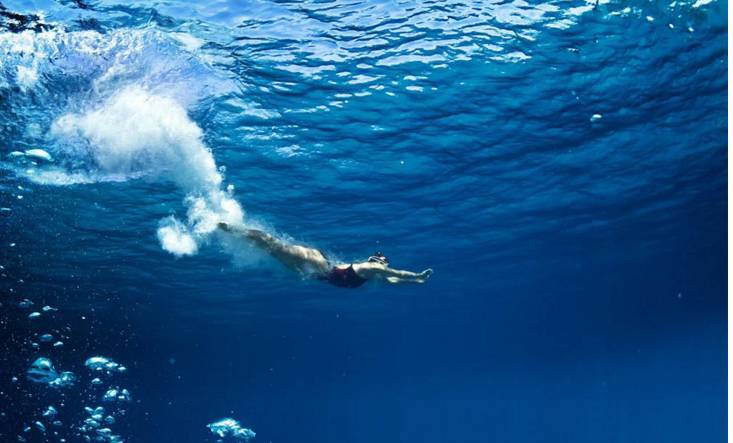 1万米深的海沟,多久能沉到海底?这组数据告诉你答案