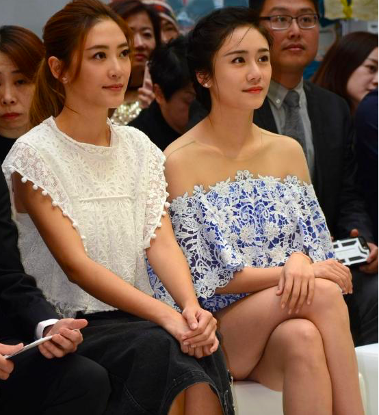 陈小春老婆表情丰富,应采儿出席活动瞪眼抿嘴,刘芸坐姿笔挺