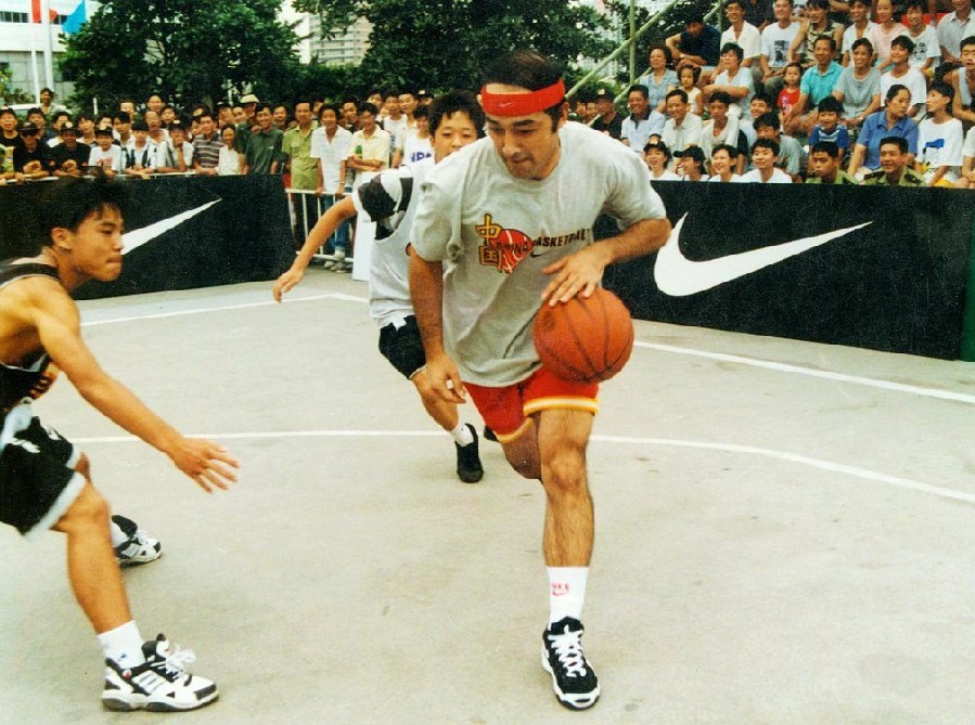 中国街球鼻祖阿的江揭戴发带真因我94年亚运会就开始戴了