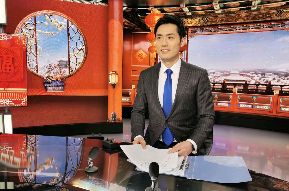 其实刘阳和陈天骄在主持人里算结婚比较早的,还有一个可爱的女儿,只