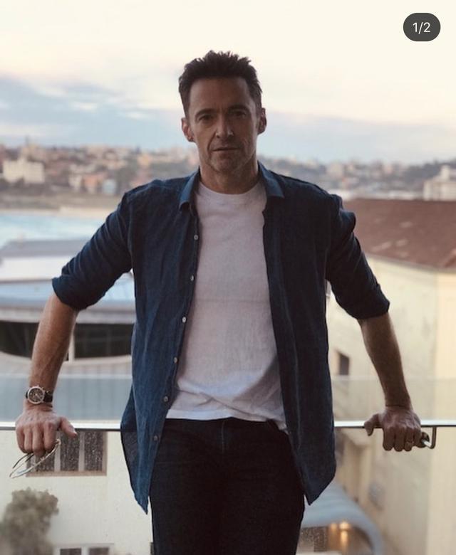 51岁金刚狼休杰克曼秀恩爱大13岁老婆满脸皱纹被宠成少女