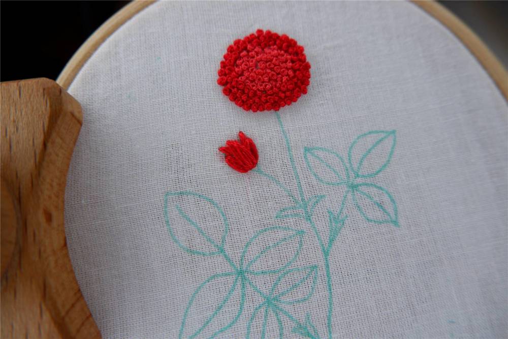 花朵小刺繡系列之豔紅月季花,你可知我是代替玫瑰多年的花朵