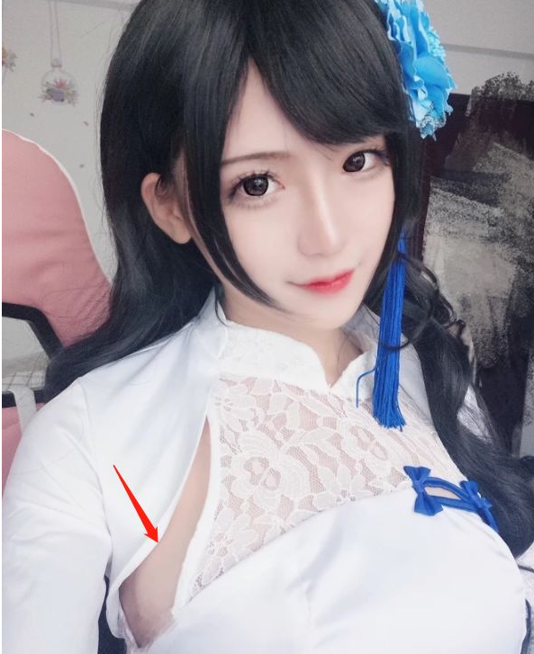 腐团儿最大胆的一次cos穿露腋装自拍网友衣服咋还缩水了