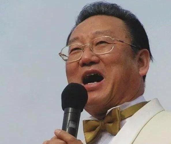 事实上这首歌,并不是蒋大为的原创,而是他的师傅许镜清的歌曲.