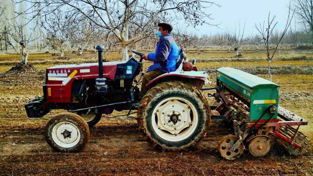 驻村工作队助力春耕生产