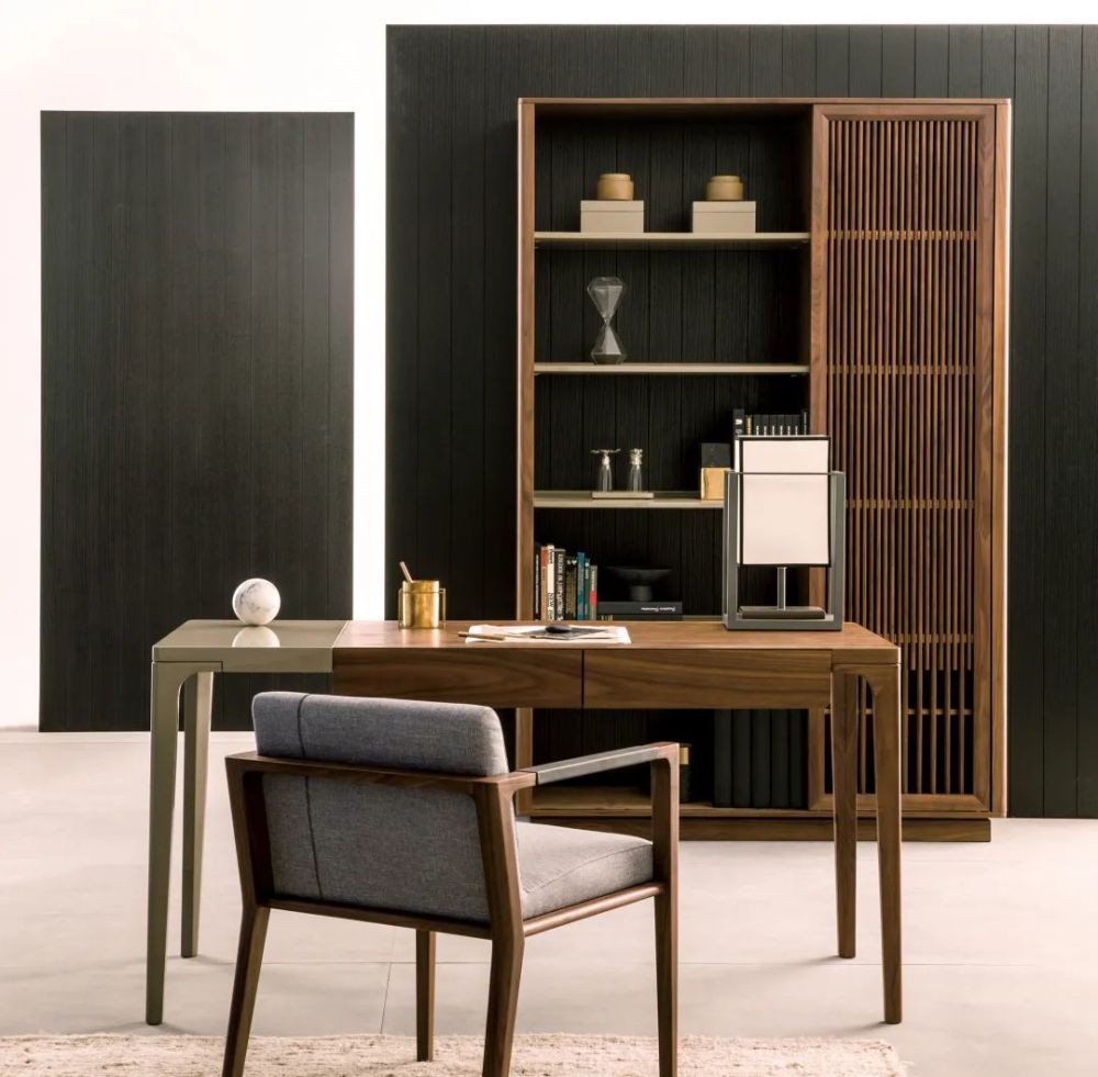 这款灵动的非对称的拼接设计书桌,来自香港设计师梁志天steve leung.