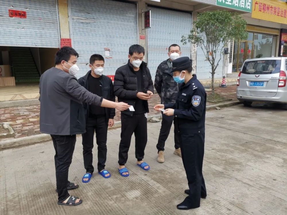 许珈:奋战疫情,90后警花冲锋陷阵