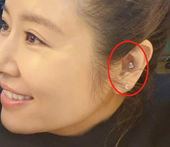 林心如晒自拍照看到她打耳洞的位置原谅我没有见过世面