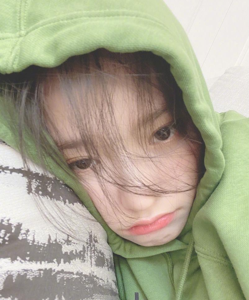 林允晒宅家照,每个镜头都能你赏心悦目,完美诠释了邻家女孩之感