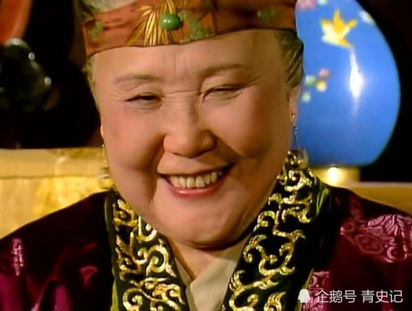 刘姥姥|刘姥姥摔跤之处，为何偏在黛玉的潇湘馆？细琢磨心内一惊