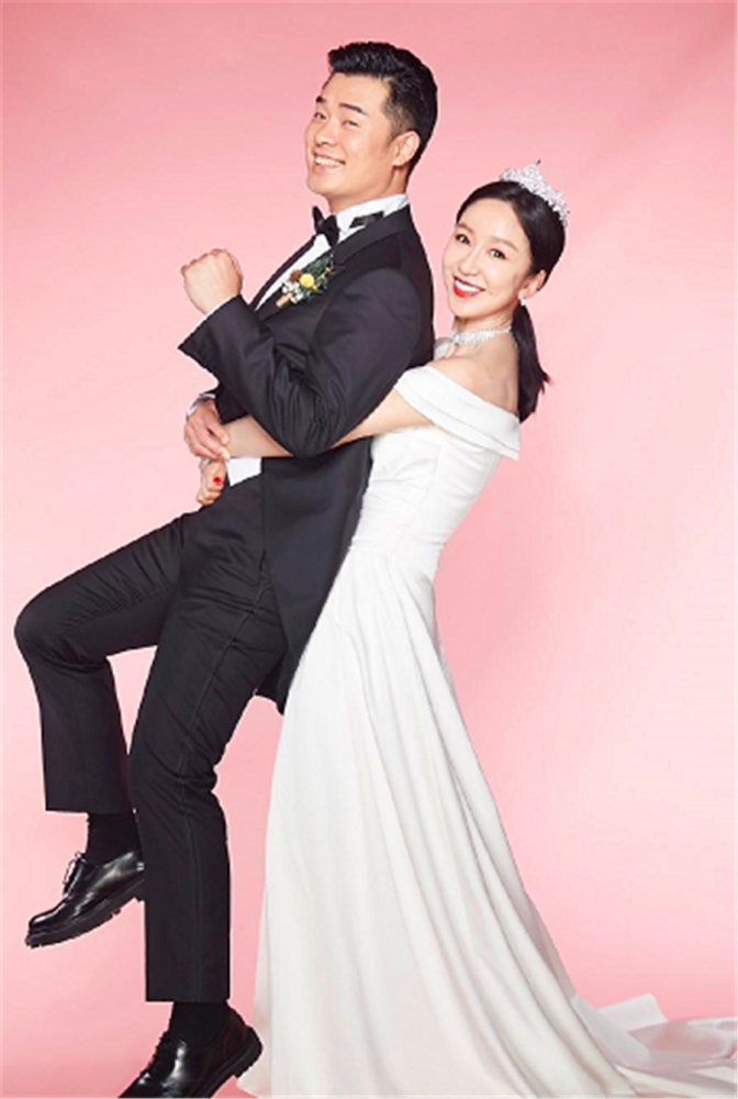 《爱情公寓5》婚纱照,胡一菲,曾小贤没啥,看到诸葛大力:张伟眼都直了!