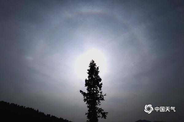 惊江西现三个太阳日晕天象自然奇观