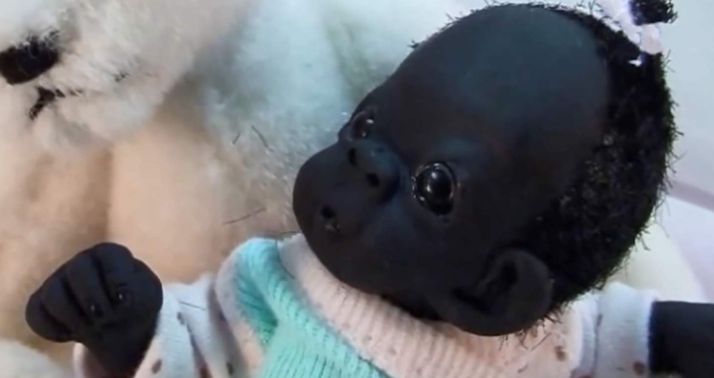 世界上最黑的宝宝,只有眼睛牙齿有点白,很难想象到底有多黑!