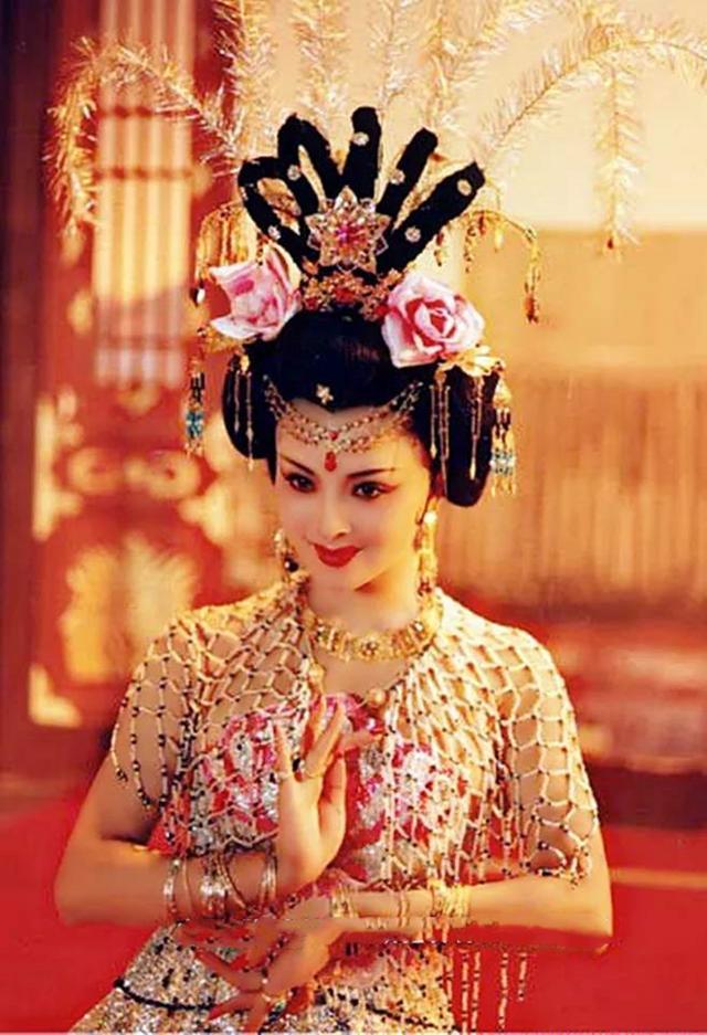 唐朝衰败杨玉环应该负什么责任她把一个人介绍给了唐玄宗