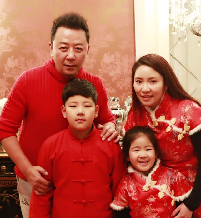 郭涛儿子石头13岁近照曝光,抛开星二代滤镜,这颜值能出道吗?