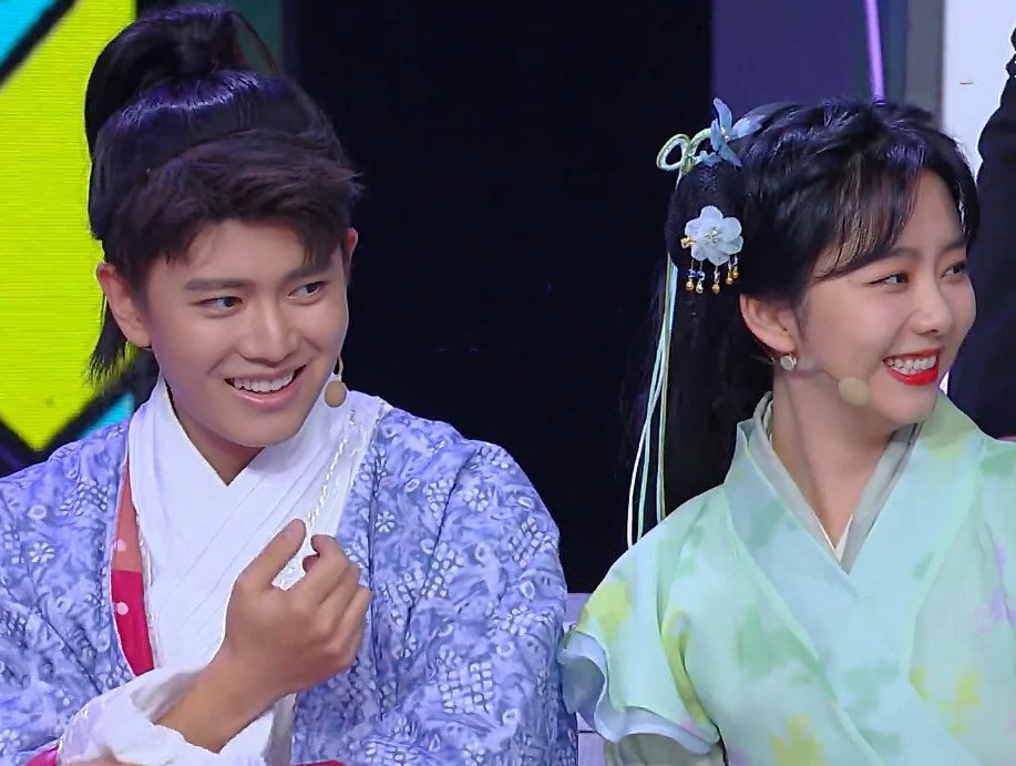 谭松韵任嘉伦致敬经典看到他们模仿的造型让粉丝眼前一亮