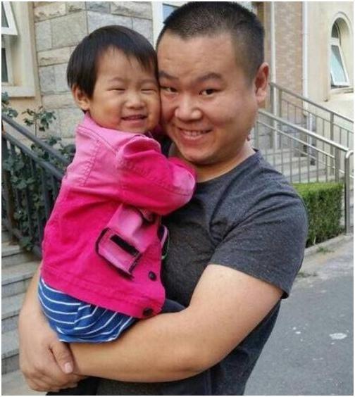 岳云鹏妻子晒寸头造型喊话老公剃情侣头岳云鹏回复笑翻众人