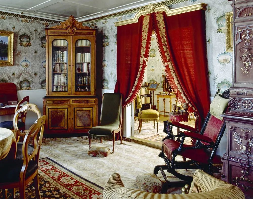 维多利亚风格室内装饰在社会风俗方面,维多利亚时期以崇尚道德修养而
