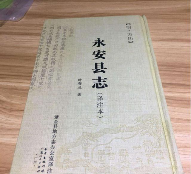 这个地方很奇怪,尸体埋下去后可以千年不腐,连指甲都能照常生长