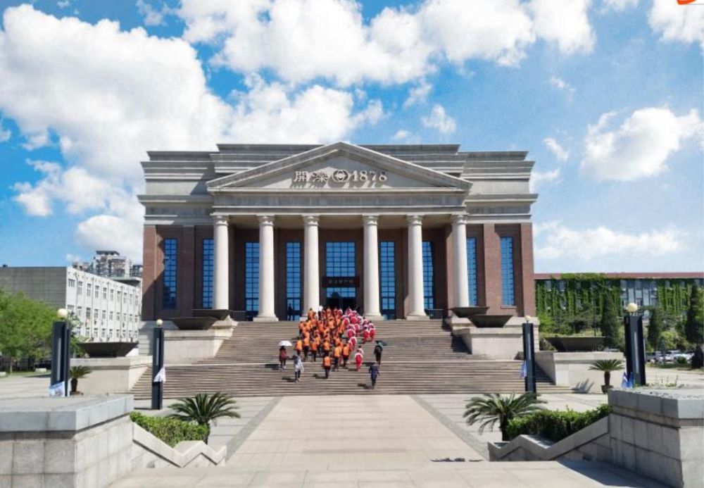 唐山开滦博物馆"龙号"机车传奇故事走进《动听河北》栏目_腾讯新闻