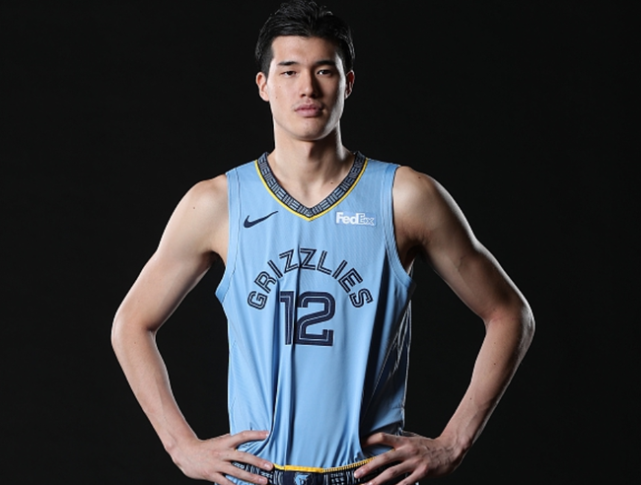 灰熊赢湖人,日本球星渡边雄太出场时间获新高,数据证明比周琦强