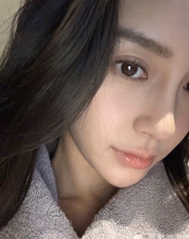 baby楊穎生日心情大好,曬自拍和粉絲分享,網友:不見黃曉明|angelababy