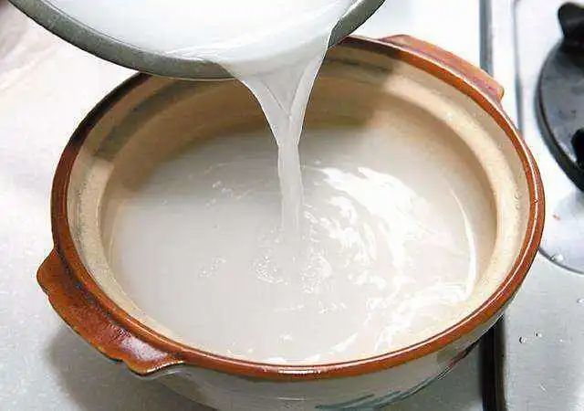 洗米水直接倒掉就太可惜了洗米水的这些用法赶快记下来