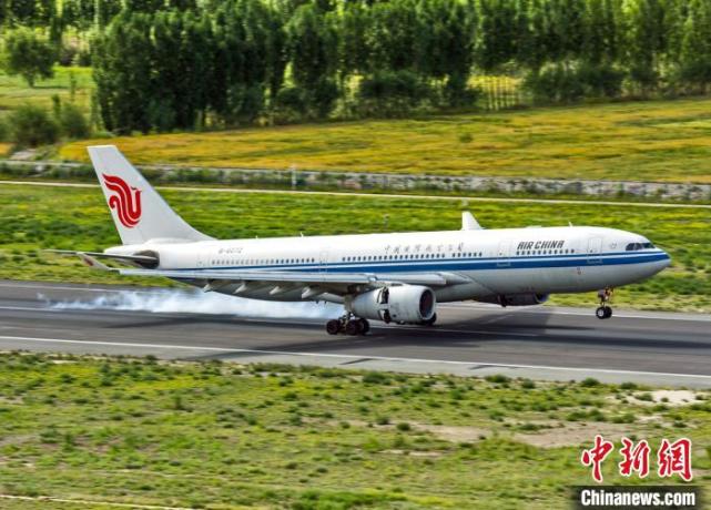 国航成都至拉萨航线安全飞行55年累计载客超1300万人次