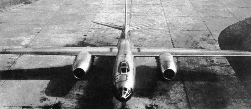 苏维埃小猎犬上伊尔28轻型轰炸机