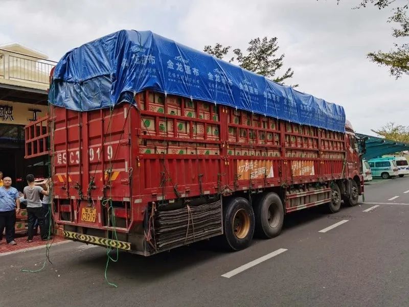 万宁爱心人士向海医第二附属医院捐赠1400箱西瓜