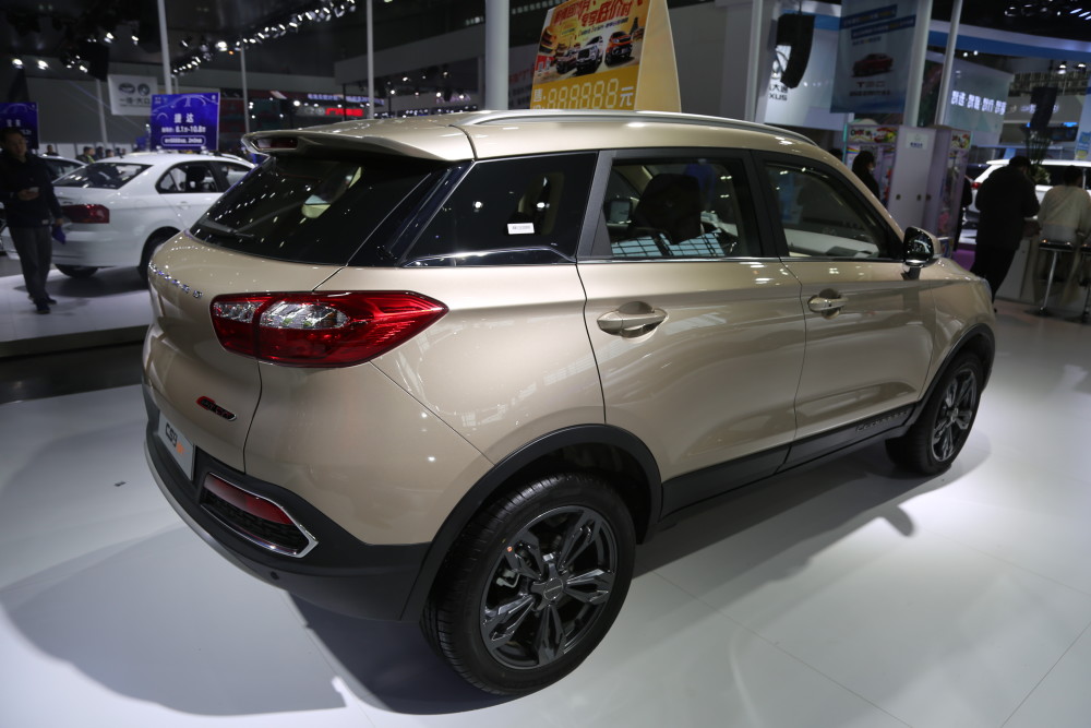 实拍猎豹汽车猎豹cs915t移动互联个性化suv