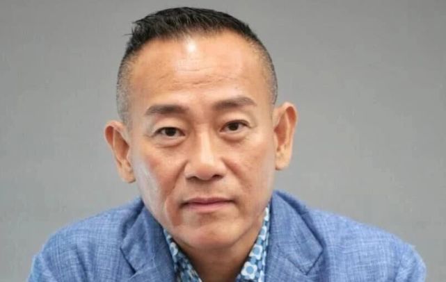 54岁前tvb一线男星参加内地综艺被指经济拮据住蜗居实有临海豪宅