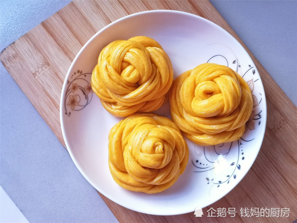 所以更多人喜欢花卷,她们肯定是研究了的,不然这花卷能搞出这么多花样