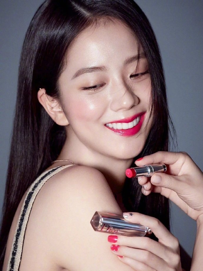 第一位就是blackpink的jisoo金智秀.