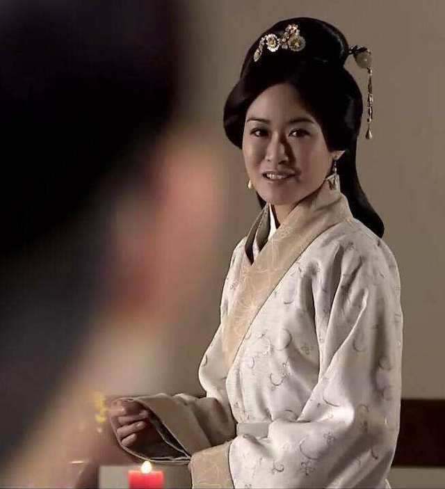 取长补短,黄月英充分发挥自己贤内助的本领,为诸葛亮发明了"木牛流马"