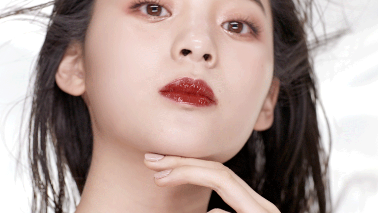 欧阳娜娜最新大片鼻翼惊现不明疤痕,被质疑整容做了鼻翼缩小手术