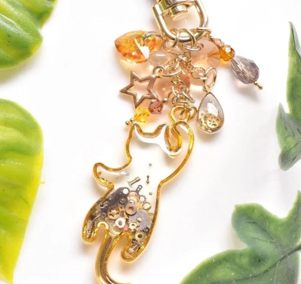 艺术家制作的树脂艺术钥匙扣