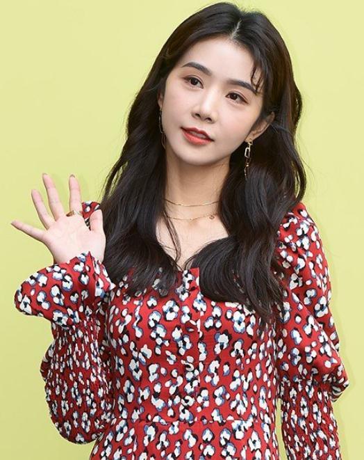 爱豆直播网友看戏系列曹璐被前队友吐槽虚伪李弘彬看不上sm家的团