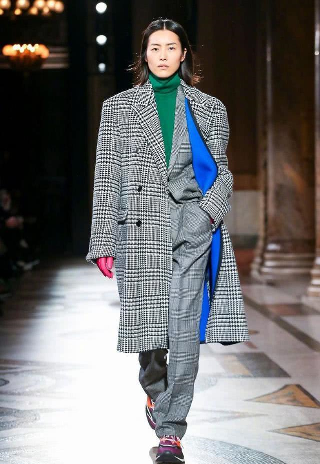 时髦精衣柜必备单品,经典格子纹外套,带来优雅英伦风