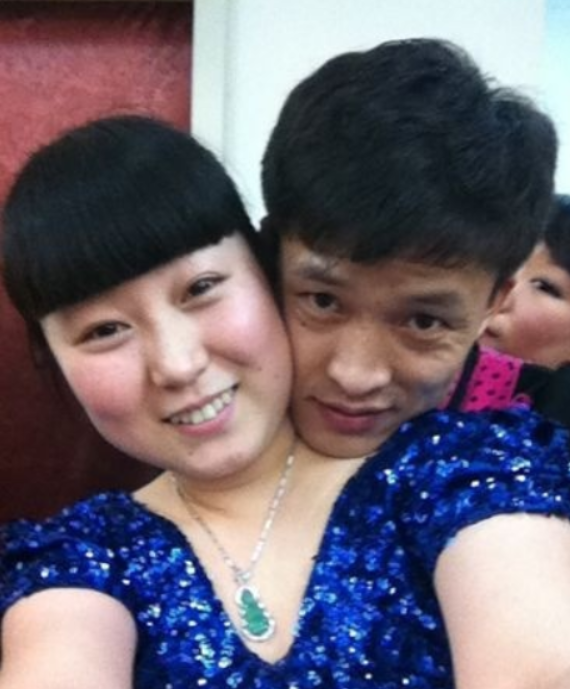 其实黄宝吉在2009年的时候就已经结婚了,他们夫妻的感情非常好.