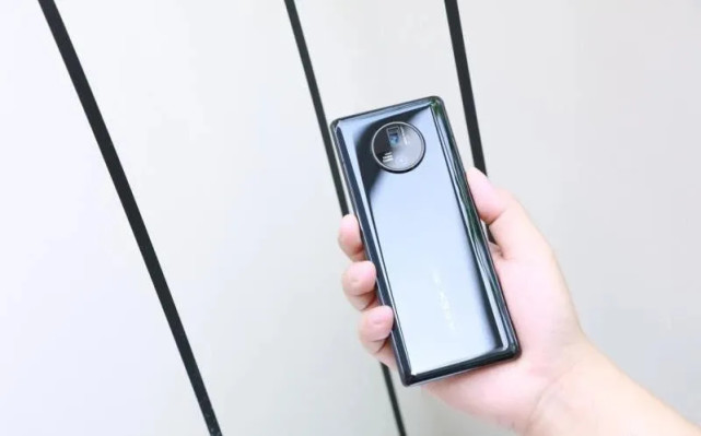 vivoapex2020真机上手自带云台的手机