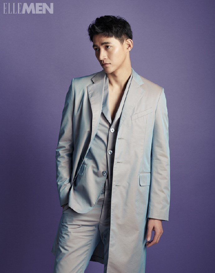 李子峰杂志大片曝光有型绅士在线撩人