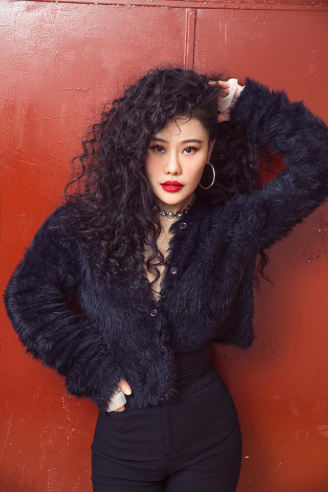 袁娅维新编《love can fly》获好评 灵魂开唱塑造春日气息