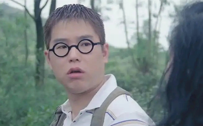 不过,林晓峰年轻时却不想进入娱乐圈,在做不成警察后,他一个人跑去当